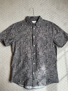 Billy Reid Short-Sleeve Gray Button-Down with Gold Speckle Print